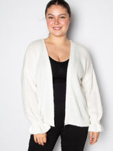Kort cardigan med flæsekant